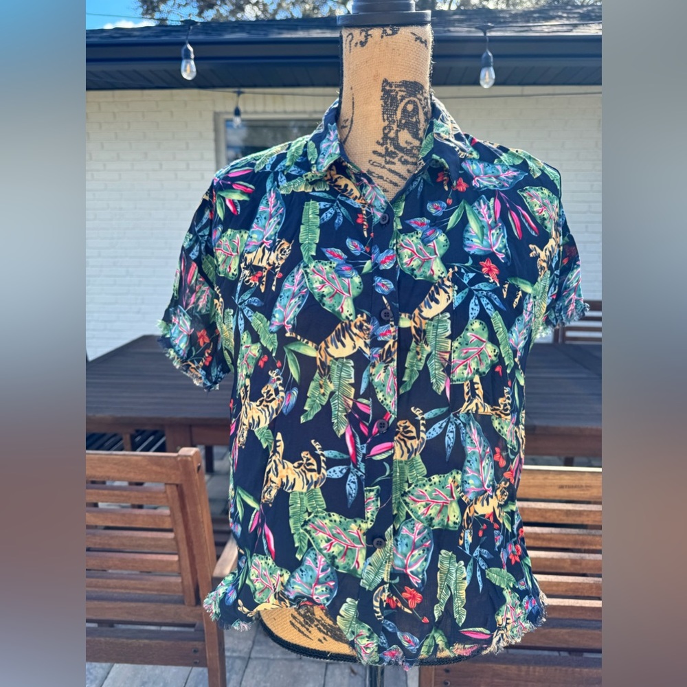 NWT Philosophy Midnight Tiger Tropical Print Button Front Shirt Size Medium